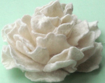 White Felt brooch - Flowers Brooch - Felted Flower- Hand felted brooch - Wool brooch