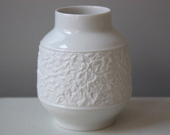 Small Vase Hutschenreuther / white bisque / glazed porcelain, Germany, Design "Achtziger" 60s, 70s vintage