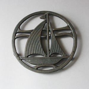 Rustic pot coaster ship, round trivet mat boat nautic nautical metal, Long Island Style, black dark brown, Retro maritime