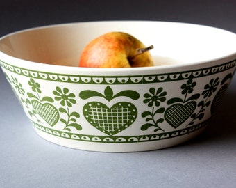 Bowl vintage / salad bowl / kitchenware / dish / shell / ceramic / stoneware / Germany / 60s 70s / gift / cream green hearts flower pattern