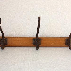 Oude garderobe / haak strip hout / vintage muur garderobe / 3 haken / jaren 50 jaren 60 / bruin / patina / home accessoire gang / prop