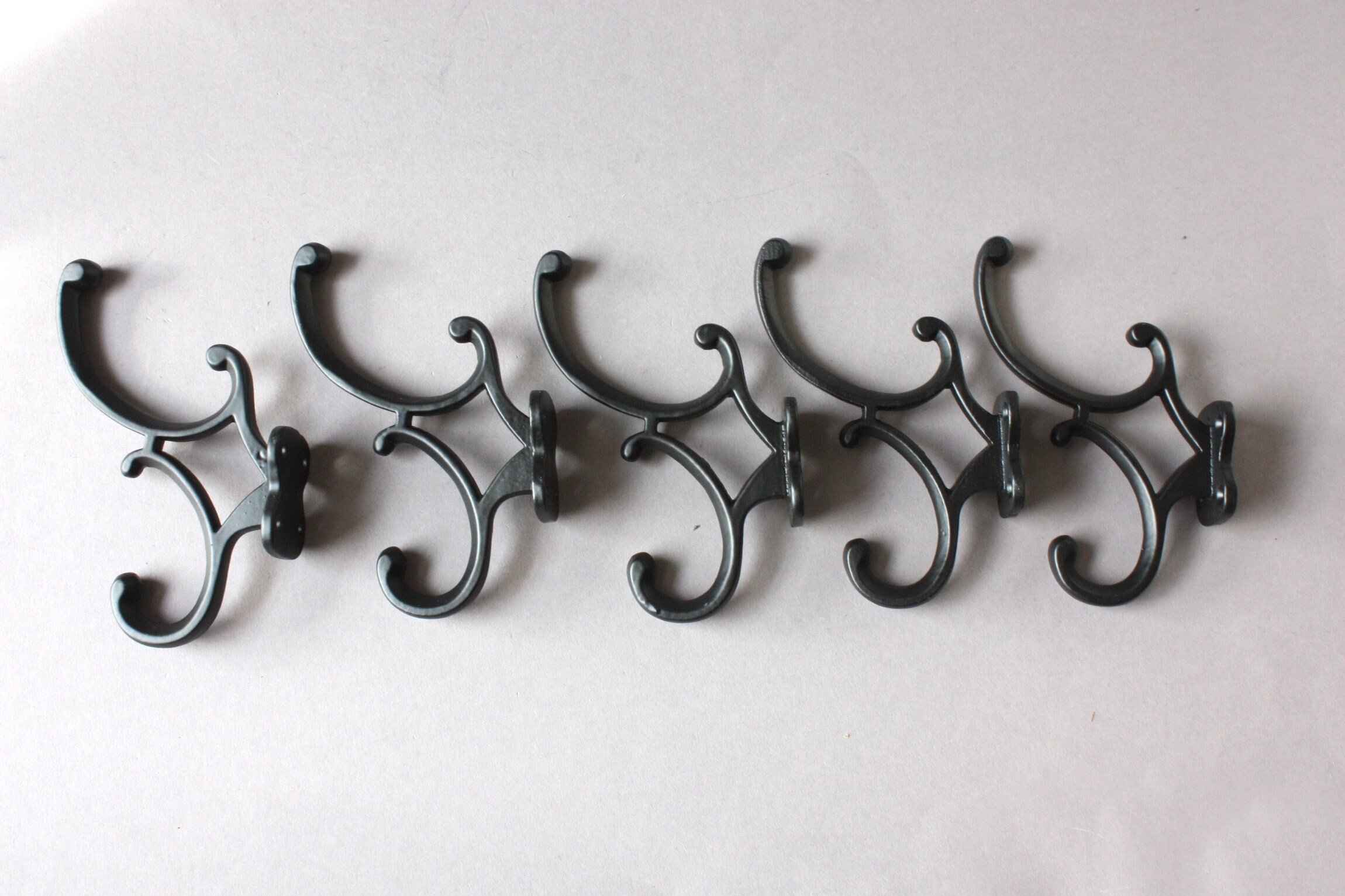 5 Stück Schwarze Kleiderhaken - Metall, Matt Schwarz, 11,5 Cm Lang, Für Wandmontage, Bauernhaus-Design