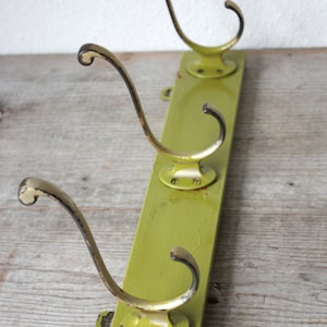 Kleine kledingkast / haakrail hout / vintage wandkast / houten kledingkast /