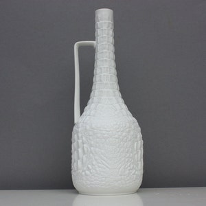 AK Kaiser Germany bisque vase, porcelain home decor white, crocodile reptile relief Op-Art, 261 handle, 70s image 2