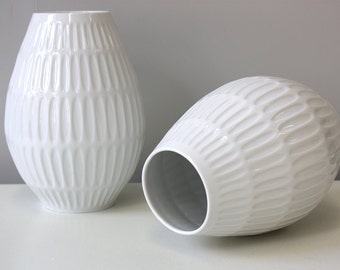 1 Edelstein Germany Vintage vase white, glazed Op-Art porcelain vase stripes pattern, modern design