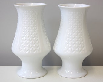 1 Bareuther Waldsassen Germany Vintage vase white, glazed Op-Art porcelain vase diamond pattern, modern design