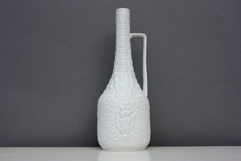 AK Kaiser Germany bisque vase, porcelain home decor white, crocodile reptile relief Op-Art, 261 handle, 70s image 1