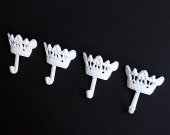 4 wall hooks crown white Shabby, princess towel hook, girly diy coat rack, coat hooks nursery, home decor