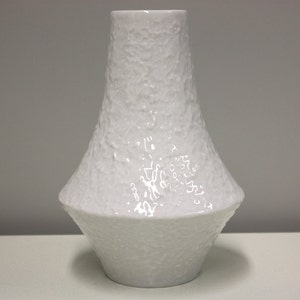 White vase porcelain / Germany / Op Art / glazed / relief / Winterling Germany 60s 70s vintage