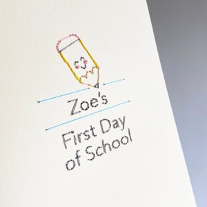 Tarjeta Happy Pencil personalizada, cosida a mano, para el primer día de clases.