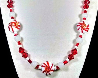 17 1/2" Peppermint candy swirled red and white artglass bead winter necklace