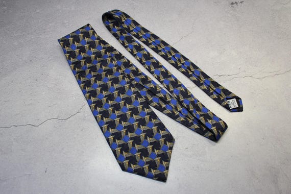 Vintage Tie. Metropolitan Museum Or Art. Graduation Gift, Fathers Day Gift. The Met Men's Formal Accessory. View 2