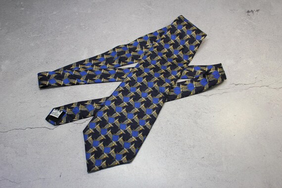 Vintage Tie. Metropolitan Museum Or Art. Graduation Gift, Fathers Day Gift. The Met Men's Formal Accessory. View 4