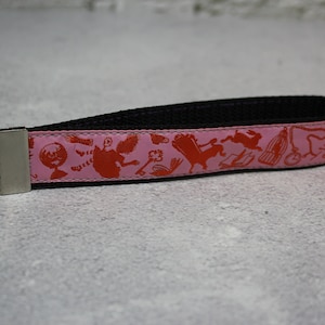 Llavero, cordón. 1 llavero elaborado con cincha y cinta tejida. Llavero de pulsera, accesorio para bolso. Cinta rosa Tula. Regalo hecho a mano.