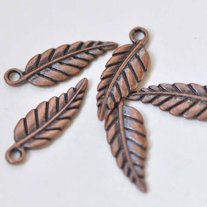 40 pz antico rame piccolo dettaglio foglia Charms 7x16mm A852