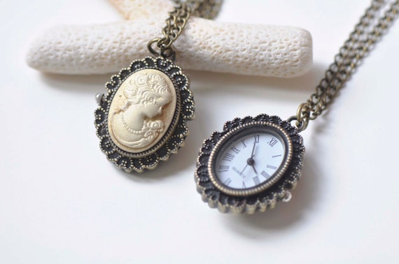 Joli Collier Vintage Avec Pendentif Montre Quartz - Occasion