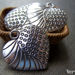 10 pcs of Antique Silver Heart Charms Pendants 21x23mm A912