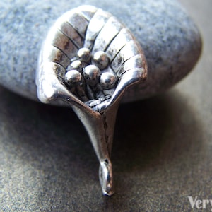 10 pcs of Antique Silver Morning Glory Flower Pendants Charms 16x28mm A957