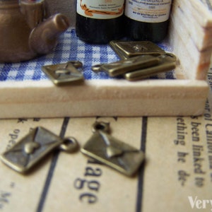 50 piezas de bronce antiguo amor corazón encantos 6x10mm A498