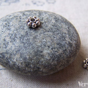 100 pcs Antique Silver Daisy Spacer Beads 5mm A5628