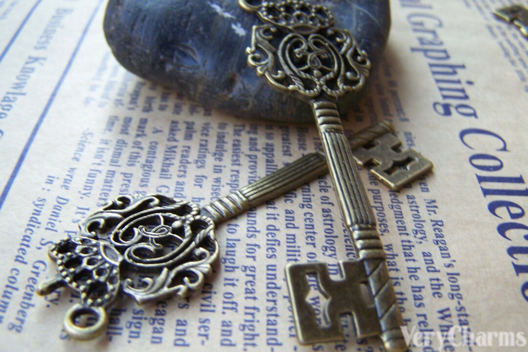 Filigree Key 10 Pcs of Antique Bronze Filigree Crown Skeleton Key Pendants Charms ...