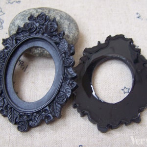 6 pezzi Resina Nero Filigrana Ovale Fiore Cameo Impostazioni base Vassoio pendente Blanks Abbinare 30x40mm Cabochon A4090