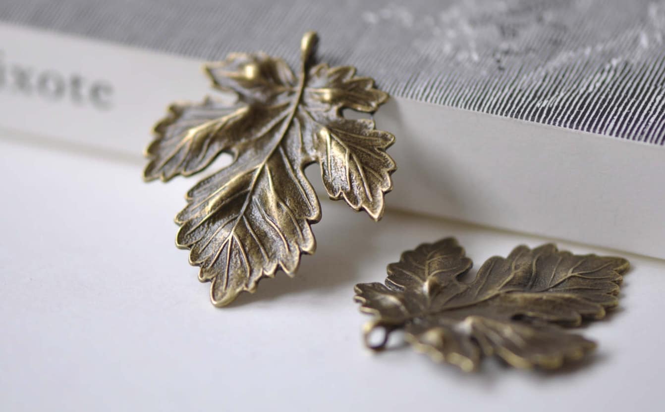 Maple Leaf Charms Antique Bronze Pendants 35x37mm Set of 5 pcs A329