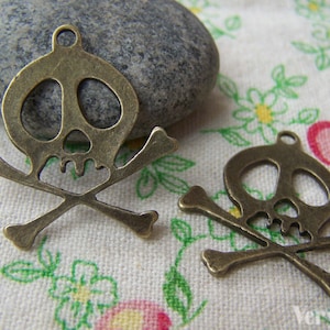 Skull Crossbones Charms Antique Bronze Flat Charms 30x30mm Set of 10 A4550
