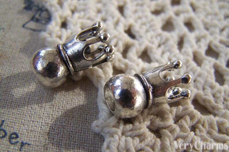 10 pcs of Antique Silver 3D Crown Queen Beads 17x20mm A5431 image 5
