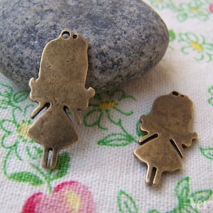 10 piezas de bronce antiguo lovely girl encantos colgantes 13x27mm A700