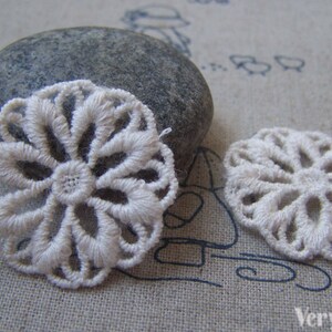 10 pcs Beige Cream Color Filigree Floral Round Cotton Lace Doily 30mm A4845