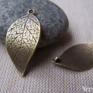Blatt-Steckverbinder antike Bronze gebogen Schmuck liefert Charms 15x30mm Set von 10 A312