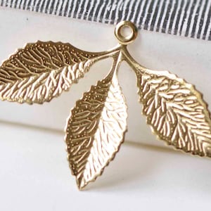 20 pcs Raw Brass Three Leaf Branch Charms Stamping Embellishments 23x31mm A8968