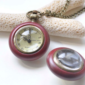 Petite montre de poche, bronze antique, bords ronds en bois rouge, lot de 1 A1139