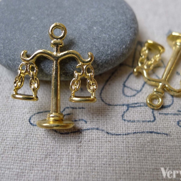 20 pcs of Gold Tone Balance Scale Charms 17x22mm A7283