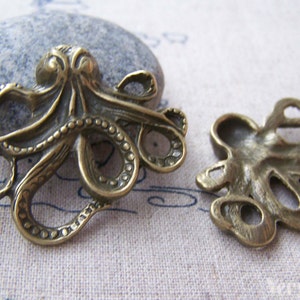 6 pcs of Antique Bronze 3D Octopus Charms Pendants 36x44mm A643