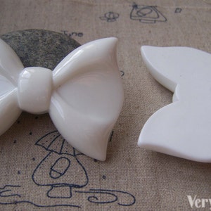 10 pc's Grote witte boog cabochon hars bow tie knoop cameo 43x59mm A3138