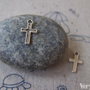 50 Stück Antik Silber Kreuz Charms 7x11mm A4311