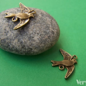 10 pcs of Antique Bronze Swallow Bird Dove Connectors Charms 16x21mm A260