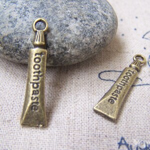 10 Stück antike Bronze Zahnpasta Charms 7x28mm A2914