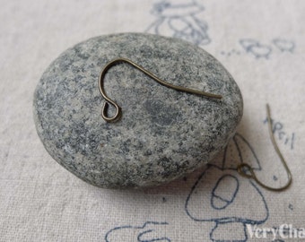 100 piezas de bronce antiguo simple gancho de pescado gancho 13x17mm A6813