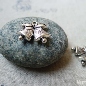 20 pcs of Antique Silver Jingle Bell Christmas Charms 15x17mm A5526