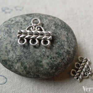 30 st rektangulära kopplingar i antik silver med tre öglor, 13 x 14 mm, A6542