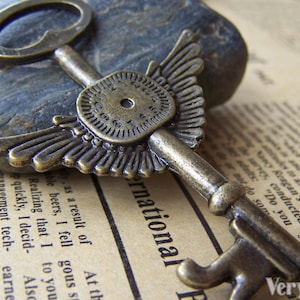 10 pcs of Antique Bronze Time Machine Clock Key Pendants 45x75mm A187