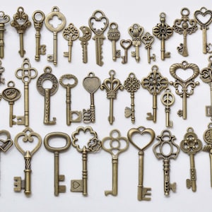 Antique Bronze Skeleton Key Charms Pendants Collection Mixed Style Set of 40 A8784