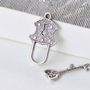 30 sets of Antique Silver Key And Lock Toggle Clasps A8815