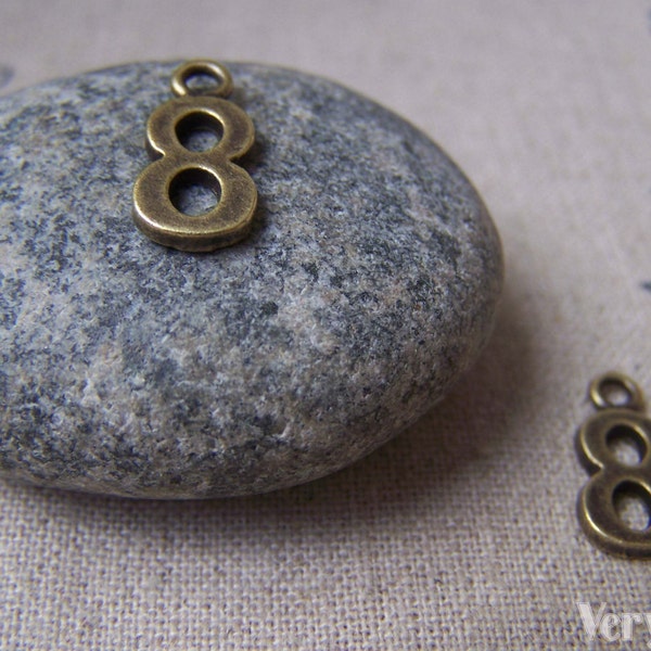 20 pcs Antique Bronze Arabic Figure Number 8 Eight Charms 7x15mm A1773