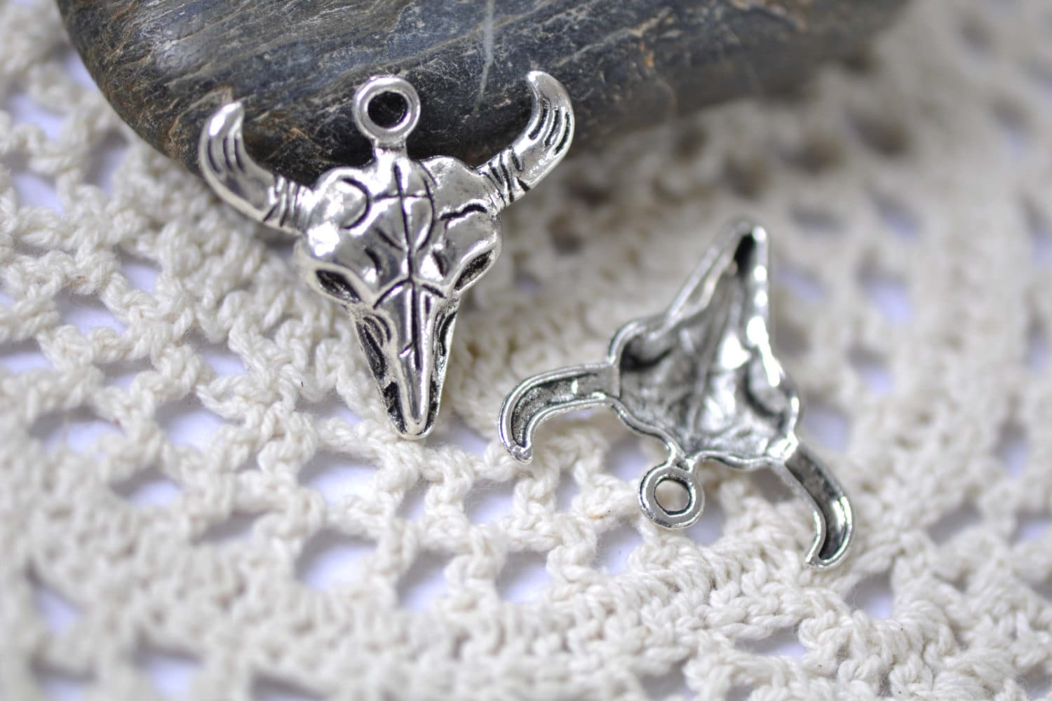 Antique Silver Bull OX Head Charms Pendants 22x29mm Set of Antique Silver Bull OX Head Charms Pendants 22x29mm Set of