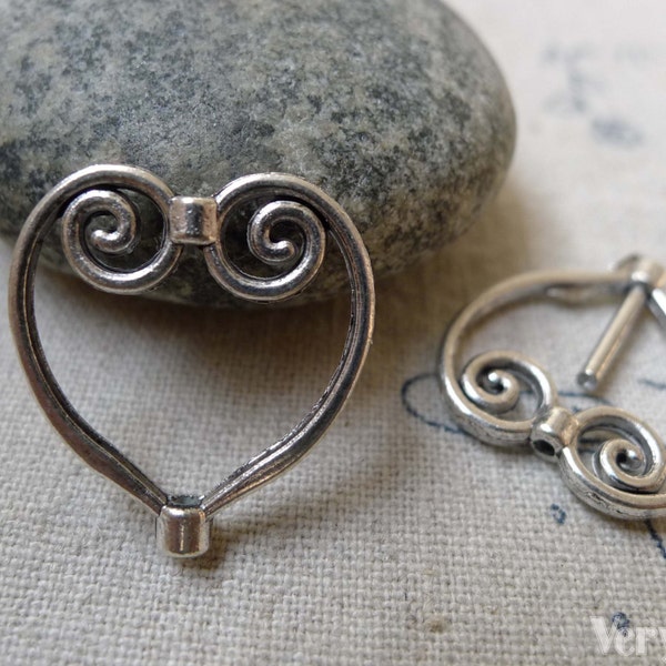 20 pcs of Antique Silver Swirly Heart Spacer Charms Connector 20x21mm A6054