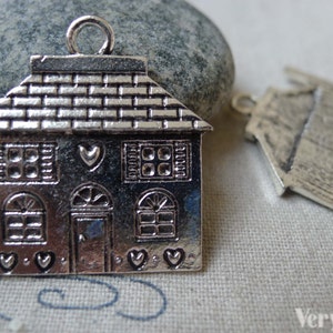 10 Stück Flache Herz Haus Anhänger Antike Silber Charms 25 x 30 mm A5813